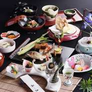 その時期に旬を迎えるものを厳選。「食から春夏秋冬を感じてほしい」との思いから、月ごとに料理を変更しており、さまざまな料理に出合えます。季節に合わせて器も変わるため、視覚でも楽しませてくれます。