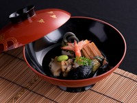 春夏秋冬の味わいを堪能できる『蓋物　旬の炊き合わせ』