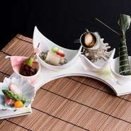 日本料理技能士資格を持ち、日本包丁道大草流の包丁式も取得した徳永氏。毎週日曜日に若手料理人を集めて稽古を行っているのだとか。料理に対する心構えや姿勢を伝えるとともに、育成にも力を注いでいます。