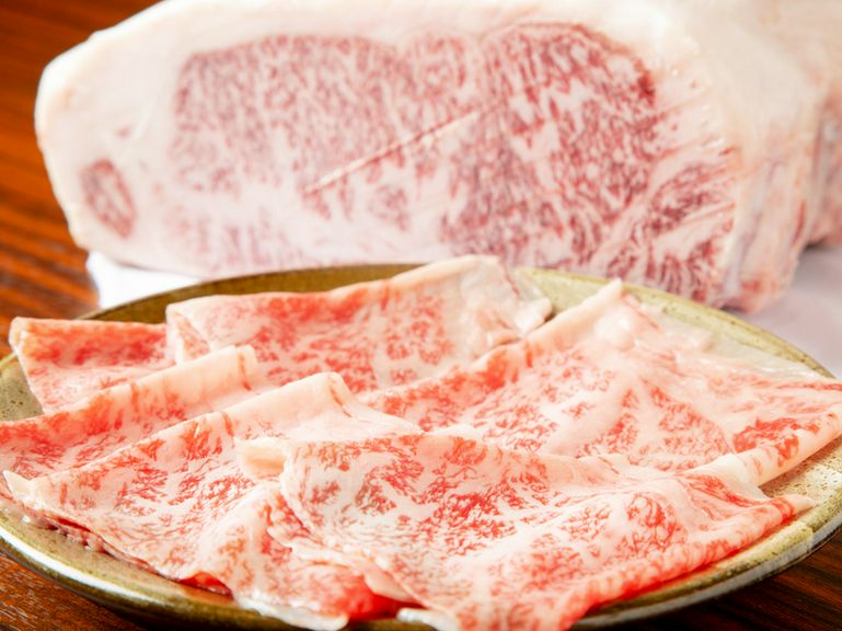 安定価格で提供できるよう、産地を変えつつ直接仕入れ