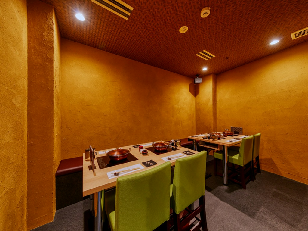 ビジネスの接待や会食に適したテーブル席