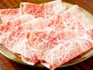 南港食肉市場で全国各地の素材を吟味し、直接買付け