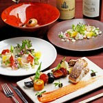 京都伏見から届く旬食材や地元の素材を中心に和の技法を取り入れた京フレンチスタイルのお料理をご用意。