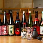 青森県の地酒を中心に、様々な各地の美酒がそろう