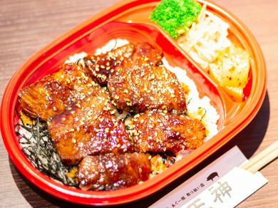 弁当用に調理された和牛焼肉弁当