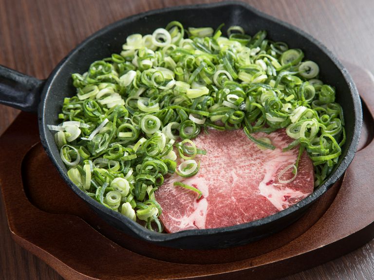 シャキシャキ食感も楽しめる、ボリューミーな『タン塩ねぎまみれ 90g』