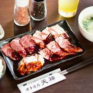 カルビ・ロース・鶏モモ・豚バラ（ライス・小鉢・スープ・ソフトドリンク）