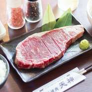 アメリカ産　アンガスビーフ　サーロインステーキ200g（ライス・小鉢・スープ・ソフトドリンク）