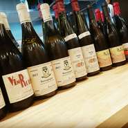 料理や季節に合わせて多数のワインを揃えています。
メニューにないワインが隠れていることがあるので、その都度スタッフにお尋ねください！