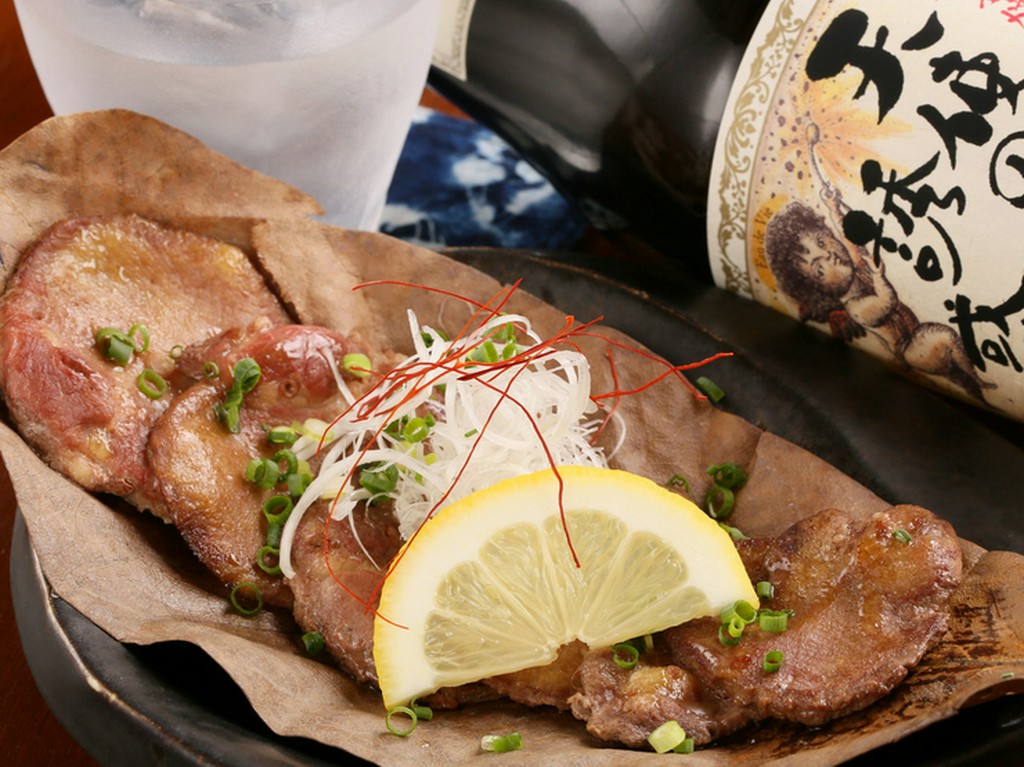 新鮮な旬の食材を用い、季節感あふれる創作料理を提供