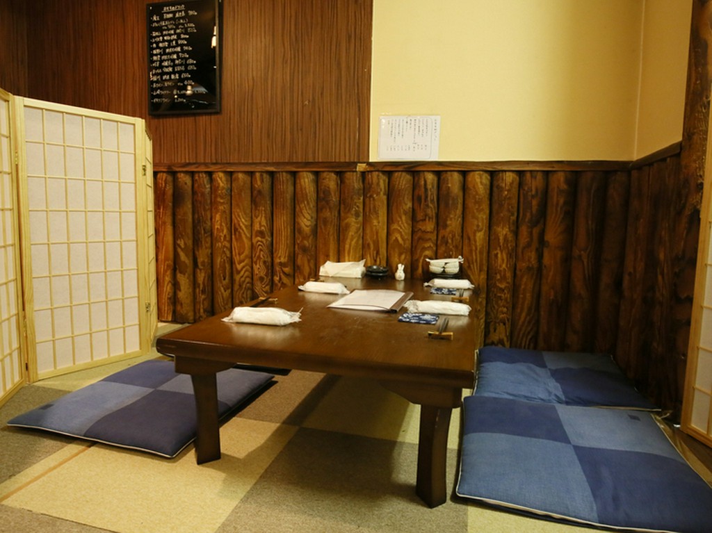 隠れ家のようなくつろげる雰囲気。ゆったりと過ごせる和空間