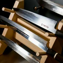 研ぎ澄まされた包丁。店主曰く「包丁は一生ものになり得る道具」