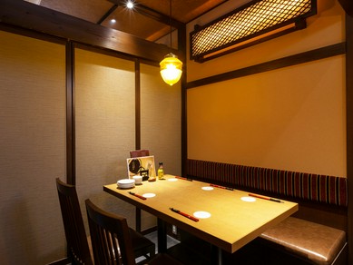 個室6名様まで×7室・14名様まで×3室完備。貸切最大40名様。