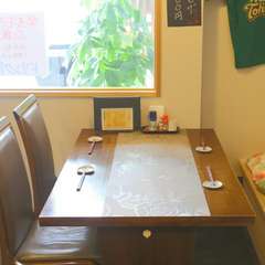 和やかに歓談しながら食事ができる、シンプルでモダンなつくり