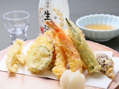 サクサク食感がたまらない『天ぷら盛り合わせ』