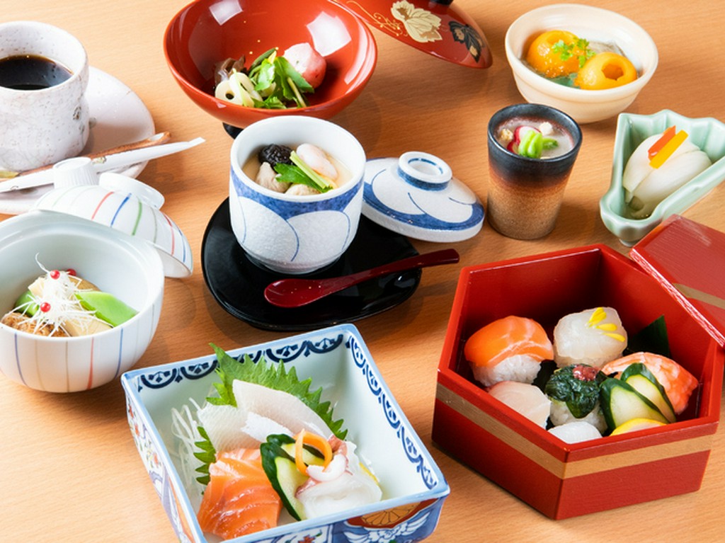 少量多品で旬を堪能する、美容と健康を考えたレディース膳も人気