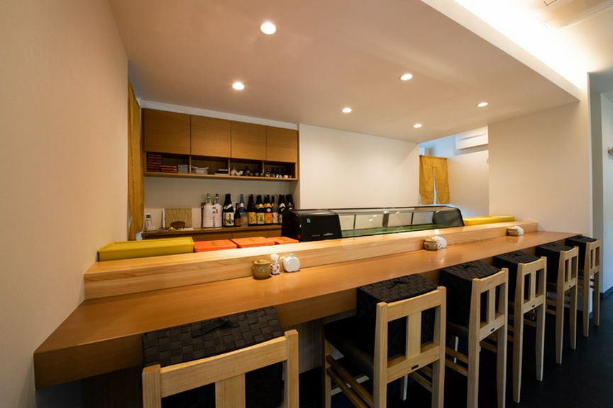 おひとり様やデートに最適な、ライブ感のあるカウンター席