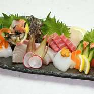 ７種類の魚介類を２～３切れずつ盛合せ