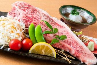 「寿司屋でも美味しい肉を」をコンセプトにした『鹿児島県産黒毛和牛ステーキ』