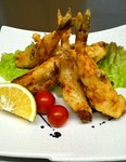 生姜をきかせたタレに漬け込んでカリッと揚げてます。