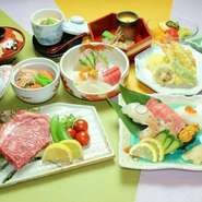 前菜『八寸』は、季節のすり流しを始めとした旬の素材を用いており、盛り合わせで旬を堪能できます。
メインは鹿児島県産黒毛和牛ステーキになっております。