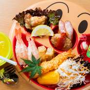 ドリンク付　にぎり2貫・玉子焼き・エピフライ・ハンバーグ　他
※料理内容は季節毎に変わります。