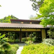 日本最古の温泉地であり、日本三名泉にも数えられる有馬温泉。紅葉の名所、清水、古より有馬を訪れる海外からのゲストをもてなしていた清水寺が前身となる【御所別墅】に併設されたレストランです。