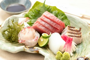 四季折々の地魚・鮮魚を厳選仕入れ。おすすめメニューで提供