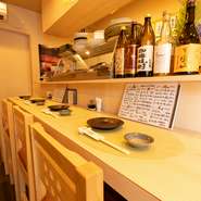 種類豊富な料理と、地元徳島の地酒を中心とした日本酒・焼酎をゆったりと楽しめる店。少人数ならカウンター席がおすすめです。1人でも気軽に利用できるので、仕事帰りの一杯に立ち寄ってみてはいかが。
