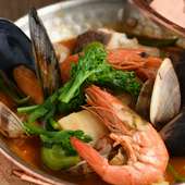 ポルトガル南部アルガルヴェ地方の郷土料理『カタプラーナ（ポルトガル風　魚介と季節野菜の鍋）』
