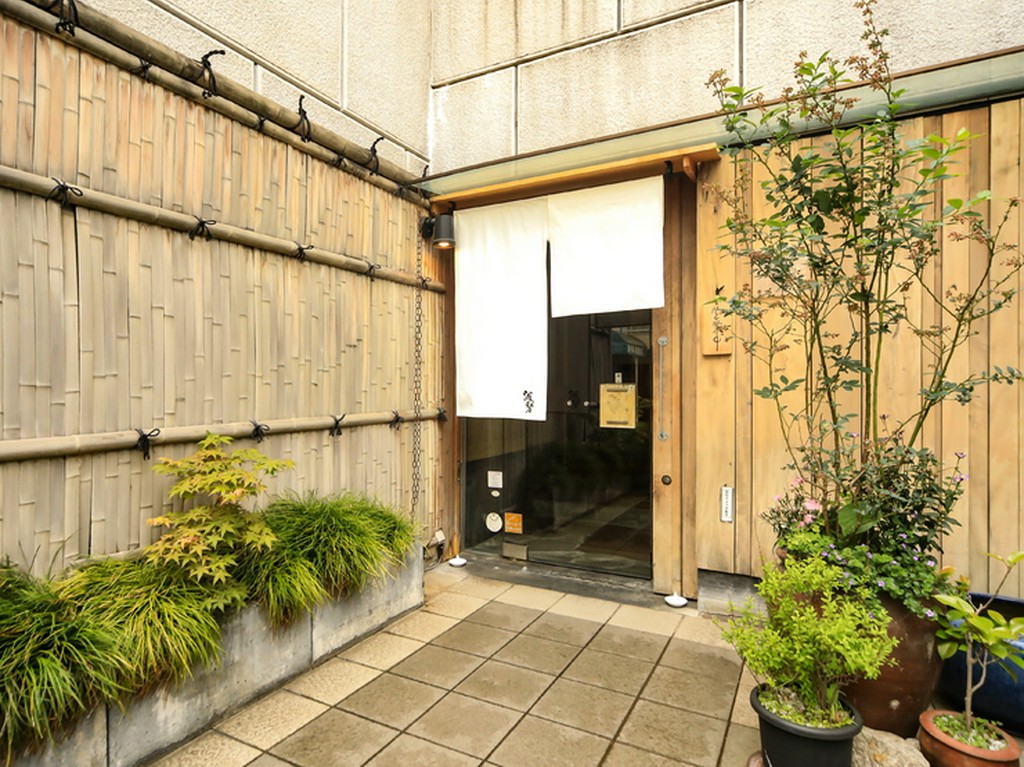 神戸・北野の異人館通りに佇む、隠れ家的な日本料理店で憩う