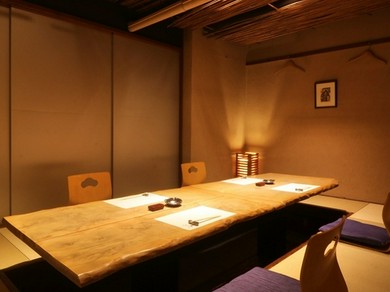 美しい設えの完全個室が充実。離れの個室は2名様からOK
