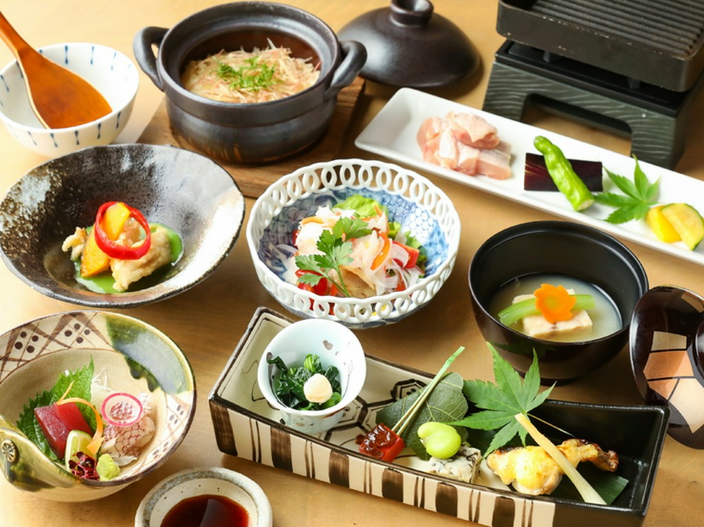 お昼の一番人気！　旬食材たっぷりの四季会席『漣（さざなみ）』