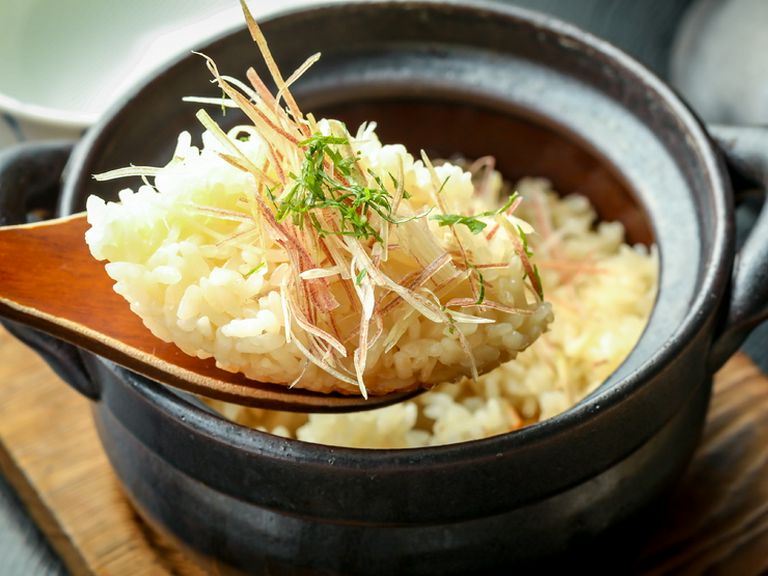 〆の食事にも季節が薫る。しみじみと美味しい『土鍋御飯』