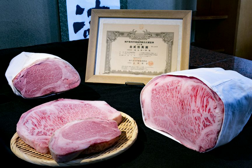 口の中で一瞬にしてとろけていく美味しさを堪能『トピステーキ　ヘレとサーロイン』