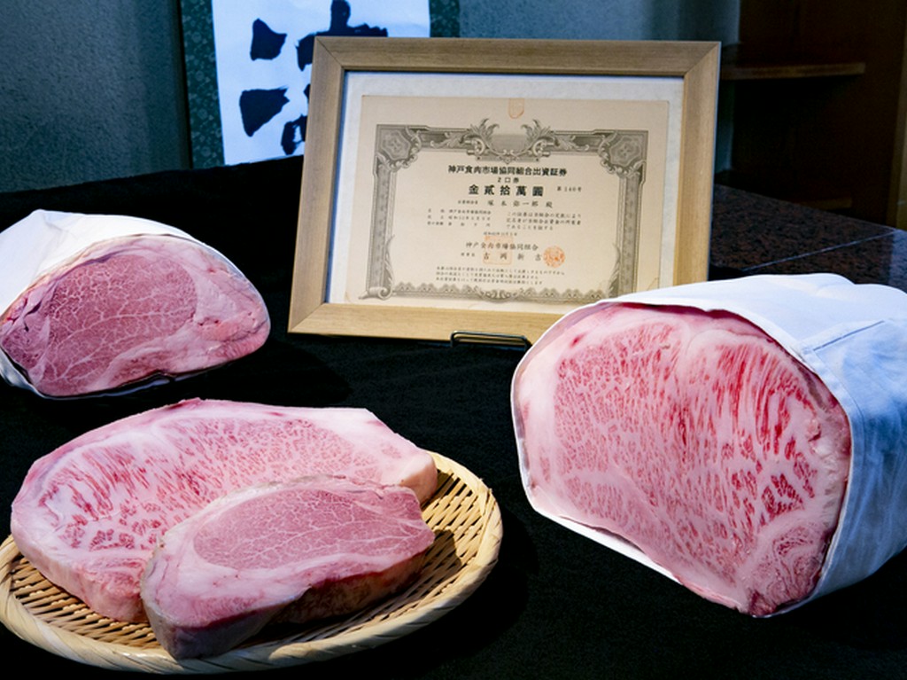 口の中で一瞬にしてとろけていく美味しさを堪能『トピステーキ　ヘレとサーロイン』