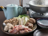 やわらかで脂も乗った福岡の「古処鶏」を使用。あっさり系の旨みたっぷりスープでいただく絶品鍋。要予約　
