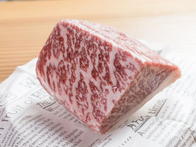 上品な脂の甘みと赤身の旨みが際立つ、A5ランクの黒毛和牛