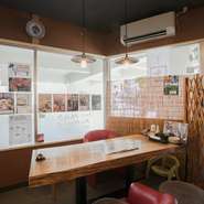 家族や友人たちと、楽しい時間を過ごせるアットホームな店内