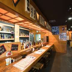 一人飲みが寂しい方は、カウンター席へどうぞどうぞ