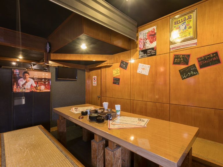 家族で訪れている人も多いことが【炭猿】の良さ