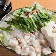 スープは、塩・味噌・チゲ・醤油から選べます。素材の味をダイレクトに味わいたいなら、塩を。辛いもの好きな方なら、やっぱりチゲを。定番の味なら、醤油をどうぞ。野菜の甘みと相性の良い味噌も、ぜひ。