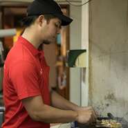 毎日のオープンを心待ちにしてくれるゲストのために、吉田氏を先頭としたスタッフ一同は一致団結して頑張っています。ゲストの笑顔が、スタッフにやる気と元気を与えてくれます。
