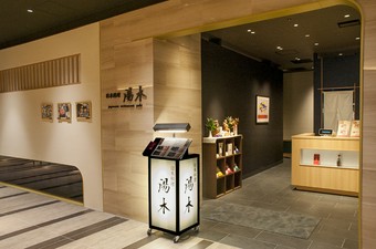 寛ぎの時間が流れる個室で、季節の変化を感じられる接待を