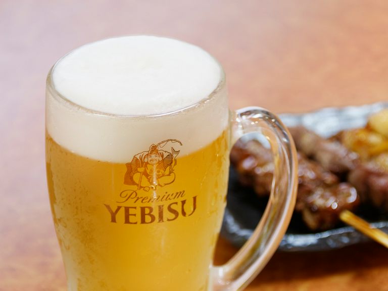 キンキンに冷えた生ビールを「グイッ」と流し込む至福のひととき