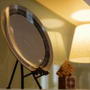 九州ならではの工芸品が心地よい温かみをプラス。