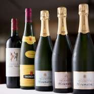 ワインを自社輸入しており、リーズナブルな価格での提供を実現させた【リストランテKubotsu】。ペアリングも提案してくれるので、気軽に相談してみては。選りすぐりの美酒に酔いしれられます。