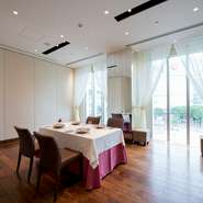 家族水入らずで、イタリア料理を満喫する食事会はいかが。小さいお子様向けのコースが用意されているほか、ファミリーは優先的に個室が使えるので、気兼ねなく訪れやすいのも嬉しいポイントです。