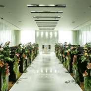 ■キリスト教式＋披露宴
～料理にこだわる大人のおもてなし婚～

■チャペル人前式＋披露宴
～自然体で楽しむアットホーム婚～

■外部神社挙式＋披露宴
～日本の伝統美を味わう和婚～