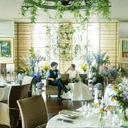 天神中心の好立地で叶うワンフロア貸切の贅沢。
大人花嫁ならではの上質なアットホームウエディングをお楽しみください。